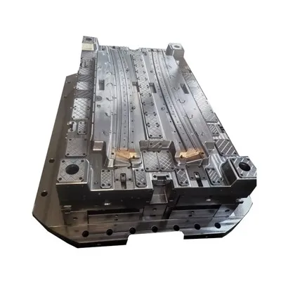 Leikkaa paneelin muotti